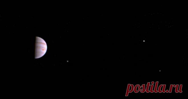 Зонд «Юнона» передал на Землю первые снимки Юпитера | Новости | Вокруг Света