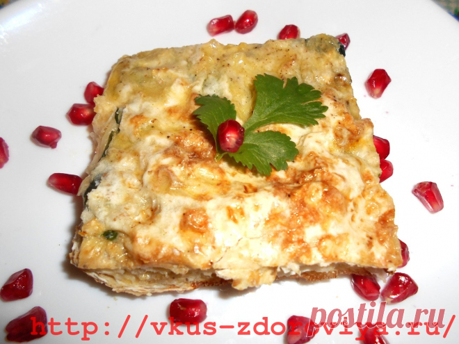Сегодня у меня еще один быстрый и вкусный рецепт. Это пирог из лаваша со шпинатом и сыром фета. Вместо феты также можно использовать брынзу.