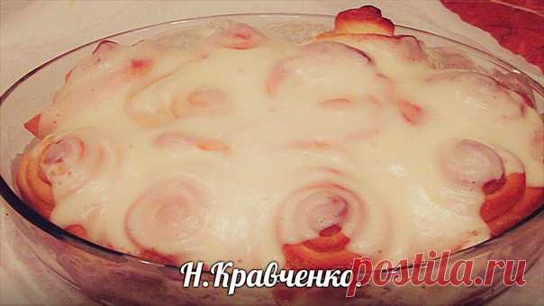 Вкусные булочки со сметанным кремом.
автор Наталья Кравченко

За рецепт спасибо Кате Мироновой. У нее подсмотрела.Только порцию уменьшила ровно в половину.

Рецепт автора;
ТЕСТОДРОЖЖЕВОЕ, ( МОЁ УНИВЕРСАЛЬНОЕ - САМОЕ ЛЮБИМОЕ!!!!
в стакане смешать пакетик
сухих дрожжей (11 г), 2 ч.л. сахара и немного водички (3-4 ст. ложки),
поставить в тёплое место, я поставила на батарею, и через 15 минут очень
сильно поднялось всё.

Затем всё это вылить в глубокую ёмкость, добавить
500 мл...