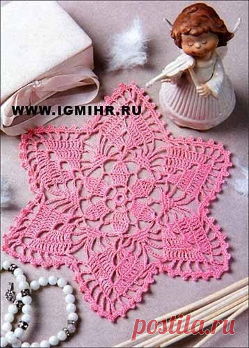 Розовая ажурная салфетка
