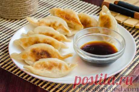 Жареные пельмени готи с мясным фаршем и капустой