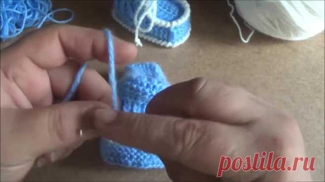 Голубые пинетки спицами. Часть 2. knitting booties for the baby