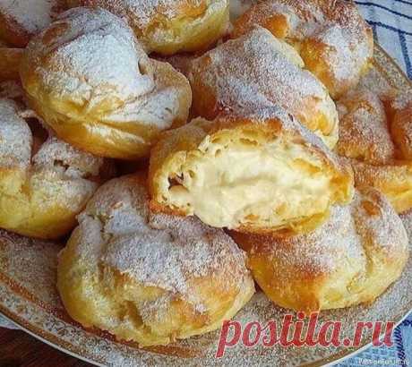 Заварное пирожное "Мечта" Блюдо для романтического ужина! Готовим и наслаждаемся!🥟🍮🥐🥧Ингредиенты:1.5 стакана молока/воды-150 гр маргарина-1/3 чайной ложки соли-1,5 стакана муки-6 яиц-200 гр творожного сыра мом жирного творога-100 гр сливок-100 гр сах.пудрыВ молоко добавить соль и маргарин. Довести до кипения. В...