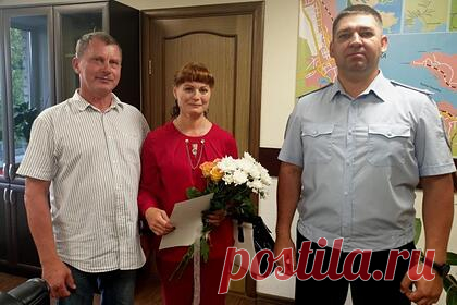 Россиянка спасла ребенка из-под колес грузового поезда. Жительница Находки в Приморском крае Анастасия Вытова спасла трехлетнего мальчика из-под колес грузового поезда. Инцидент произошел около платформы «Автобаза». Женщина находилась в машине перед железнодорожным переездом, когда заметила, что под колесами состава пытается пролезть ребенок.