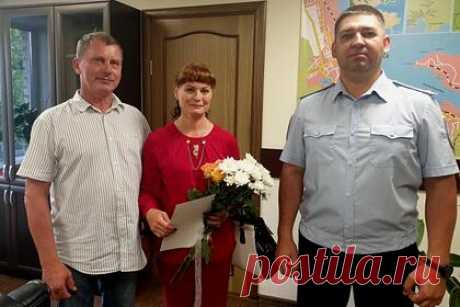 Россиянка спасла ребенка из-под колес грузового поезда. Жительница Находки в Приморском крае Анастасия Вытова спасла трехлетнего мальчика из-под колес грузового поезда. Инцидент произошел около платформы «Автобаза». Женщина находилась в машине перед железнодорожным переездом, когда заметила, что под колесами состава пытается пролезть ребенок.