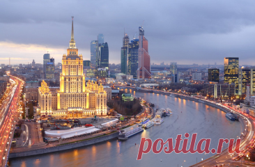 Москва-река протекает прямо в сердце столицы, что делает её одной из самых привлекательных локаций для туристов и местных жителей, желающих насладиться круизом на теплоходе.

В пределах города функционирует множество компаний, предлагающих различные типы круизов — от коротких часовыми прогулками до вечерних мероприятий с живой музыкой и ужином.