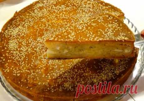 Заливной пирог с капустой. Топ 8 быстрых и вкусных рецептов Заливной пирог с капустой готовится быстро и просто. Тесто можно готовить на кефире, сметане и майонезе. Вариантов такой начинки много - с яйцами, курицей, фаршем, грибами, ветчиной и картофелем.
