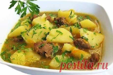 Кулинария • Вкусные Рецепты
Жаркое по-домашнему
Получается очень вкусно!

Ингредиенты и приготовление:

Курицу порезать средне (у меня было 2 окорочка)
Поджарить на раст. масле почти до готовности с луком и морковью.
Картошку (5-6 штук) нарезать крупными
кубиками или кольцами.
Добавить 2 ст. ложки муки. Перемешать.