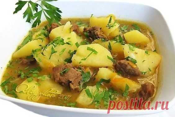 Кулинария • Вкусные Рецепты
Жаркое по-домашнему
Получается очень вкусно!

Ингредиенты и приготовление:

Курицу порезать средне (у меня было 2 окорочка)
Поджарить на раст. масле почти до готовности с луком и морковью.
Картошку (5-6 штук) нарезать крупными
кубиками или кольцами.
Добавить 2 ст. ложки муки. Перемешать.