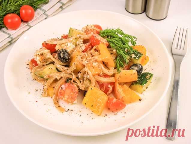 Греческий салат с бальзамическим уксусом. Вкус будет интереснее за счет бальзамического уксуса.