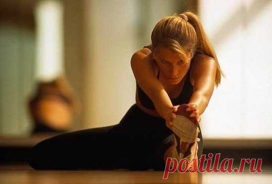 10 советов для красивого и здорового тела - за 30 дней 
Каждое утро, натощак, съедайте 1 столовую ложку льняного семени. Тщательно разжевывая и запивая стаканом теплой воды. Через полчаса можно есть. 
Что это даст? 
Это средство замечательно очищает организм. Благодаря этому кожа станет более ровной и свежей. Будет наблюдаться небольшое, но здоровое похудение. Так же, семя льна укрепляет волосы и ногти. 
Внимание! Семя льна нельзя употреблять при наличии в организме камней. 
Ежедневно употребл