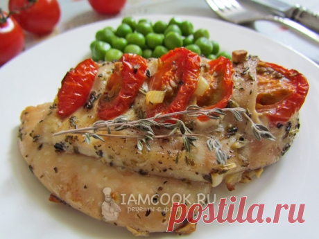 Запеченная куриная грудка с чесноком и помидорами — рецепт с фото Яркая, сочная и ароматная куриная грудка, запеченная с чесноком, помидорами и травами. Блюдо подходит для диетического питания.