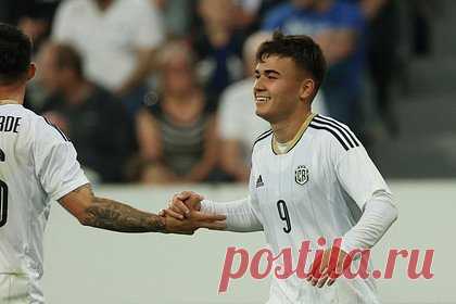 Стало известно о возможном переходе в «Спартак» форварда «Твенте». Коста-риканский нападающий «Твенте» Манфреда Угальде близок к переходу в московский «Спартак». 21-летний нападающий в 25 матчах чемпионата Нидерландов в нынешнем сезоне забил девять мячей и сделал семь результативных передач. Портал Transfermarkt оценивает его стоимость в пять миллионов евро.