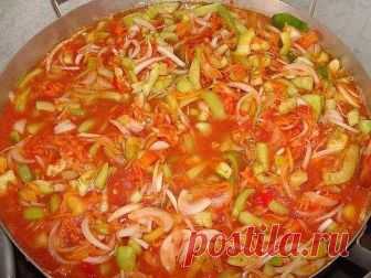 НЕОБЫКНОВЕННО ВКУСНОЕ ЛЕЧО!

Началась пора заготовок. ЛЕЧО - 3 кг помидор, 1 кг перца, 1 кг моркови, 1 кг лука, 1 стакан сахара, 3 ст. л. соли, 300 мг растительного масла, 1 ч. л. хмели-сунели, пучок петрушки, 1 ст. л.уксуса 9% .

Помидоры пропустить через мясорубку, поставить на плиту, кипятить 20 мин. Перец, лук порезать, морковь натереть на крупной терке.

Затем соль, сахар, масло, овощи, хмели - сунели, петрушку добавляем в томаты и тушим с момента закипания 30 мин., у...