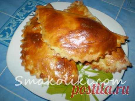 Чебуреки с курицей и сыром в духовке. Пошаговый рецепт с фото на Smakoliki.com