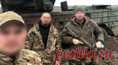 «Накрылись травой и камышами»: офицер рассказал, как его подразделение штурмовало остров на Днепре. Прошлой весной офицер из Пскова с позывным Скобарь вместе с сослуживцами отправился на разведку одного из островов в устье Днепра. Враг их обнаружил и подорвал лодку. Военнослужащим пришлось разделиться, чтобы вызвать подмогу. Два дня они провели в воде, отстреливаясь от жужжащих над головой дронов противника, а на утро третьего началась эвакуация. По пути к своим позициям лодка нарвалась на…