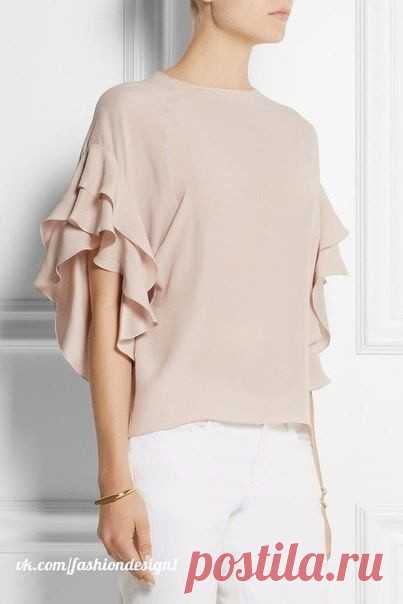 ​Подборка идей для моделей с открытыми плечами и воланами Подборка идей для моделей с открытыми плечами и воланамиВсе они в нежном романтическом стиле.