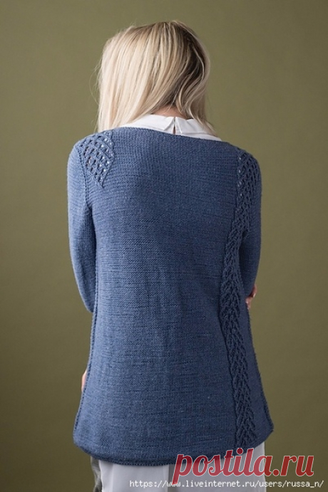 ПУЛОВЕР Dyadic oт Nadya Stallings(на английском)

Пуловер вяжется сверху вниз. Спинка вяжется отдельно прямыми и обратными рядами до подмышки, затем петли переносятся на держатель. Петли для передней части поднимаются вдоль плеч спинки и вяжутся до подмышки. Затем эти две части соединяются и вяжутся по кругу до нижнего края. Петли для рукавов подбираются вокруг пройм, и рукава вяжутся сверху вниз по кругу короткими рядами, чтобы сформировать окат рукава.

Готовый размер 37...