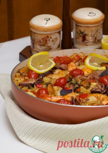 Паэлья с морепродуктами.