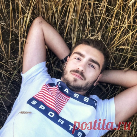 Что думают дизайнеры о безпороговой укладке напольных покрытий? Почему все стремятся к минимализму в интерьере? Смотрите интервью с дизайнером Владимиром Дрезгловым на сайте Стоун Флор Кострома 

#современныетрендывдизайне#почемуламинатбезпороговэтомодно#Кострома#Stonefloor