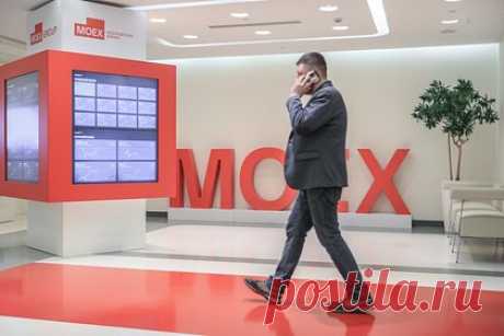 Евро подорожал до 104 рублей. Курс евро во время торгов на Московской бирже превысил отметку в 104 рубля. На пике стоимость валюты доходила до 104,5 рубля за единицу. Это рекордная цена евро с 14 сентября 2023-го. Предыдущий рекорд валюта установила в пятницу, 29 сентября, завершив день на отметке 103,3 рубля.