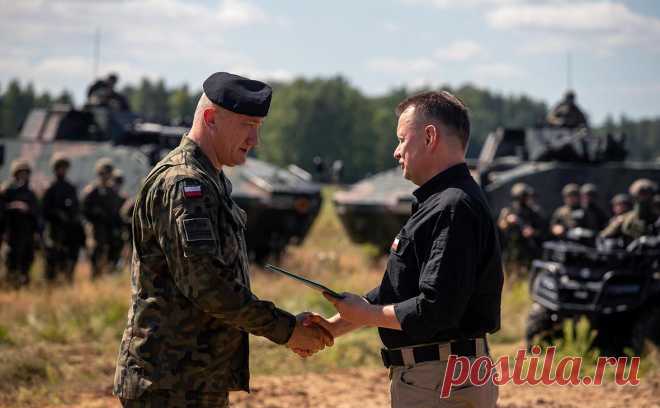 Польша создаст оперативную военную группу на границе с Белоруссией. Напряженность в отношениях двух стран возросла из-за отправки в Белоруссию ЧВК «Вагнер». На этом фоне Польша стала укреплять границы и стягивать туда войска. Минск заявляет, что «Вагнер» просто тренирует белорусских военных