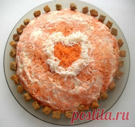 Салат со шпротами и сухариками