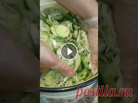 Свежие огурцы на зиму.  Вкусно и просто! 5 кг огурцов 1 кг лука пучок укропа 0,5 стакана 9% уксуса 5 ст.л. сахара и 2 ст.л. соли. Стерилизовать после закипания 15 минут....