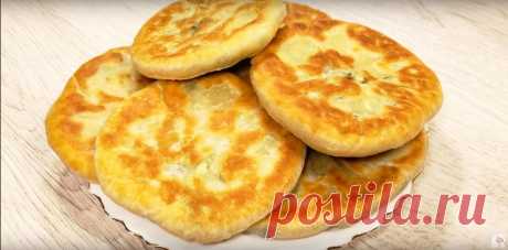 Быстрые лепёшки на кефире. Хрустящая корочка и сочная, нежная начинка из зеленого лука. | Алена Митрофанова - рецепты. | Яндекс Дзен