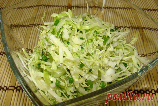 Простые и вкусные салаты из свежей капусты, как в столовой! Тема сегодняшней статьи — салаты. Вряд ли можно сосчитать сколько существует рецептов этой распространенной и очень популярной холодной закуски. Салаты