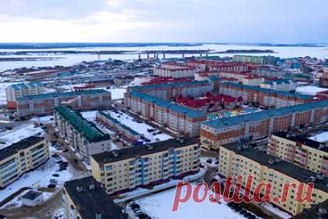 Названы города России с самыми дорогими коммунальными услугами. Больше всего за жилищно-коммунальные услуги в городах России заплатили жители Нарьян-Мара. Средний показатель за месяц там составил 11,2 тысячи рублей. Вторым в списке городов с самыми дорогими коммунальными услугами оказался Петропавловск-Камчатский с параметром в 10,1 тысячи рублей.