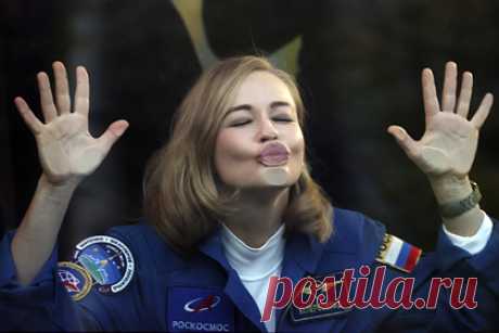 «Союз МС-19» к МКС пристыковался вручную. Состыковка космического корабля «Союз МС-19» с Международной космической станцией (МКС) прошла в ручном режиме, сообщает ТАСС, ссылаясь на трансляцию мероприятия, которое вел «Роскосмос ТВ». «Ориентируйся визуально. Включай ручное управление», — дал команду экипажу космического корабля руководитель Владимир Соловьев.