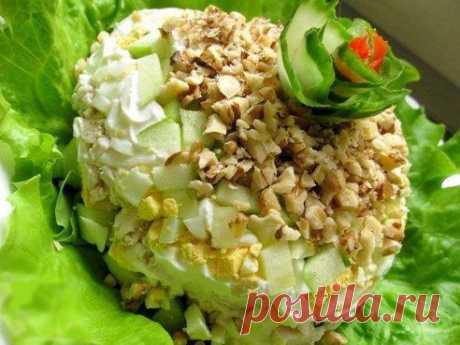 Салат "Ева"
Ингредиенты:
- отварная куриная грудка,
- 1 зеленое яблоко, 100 гр.сыра,
- 3 вар.яйца,
- горсть рубленных грецких орехов,
Читать далее ➨ https://delaems.blogspot.ru/2014/06/blog-post_9773.html