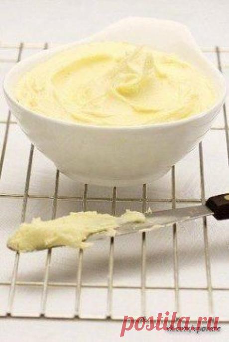 Тот самый крем из Рафаэлло
Ингредиенты:
Кокосовая стружка 70 грамм
Сгущенное молоко 400 грамм
Сливочное масло 200 грамм
Белый шоколад 200 грамм
Приготовление:
1. Сливочное масло и шоколад растопить и смешать. 2. Можно растапливать на медленном огне, постоянно помешивая, чтобы не пригорело.
3. Затем добавить сгущенку, всё хорошо вымешать.
4. Потом в крем всыпать кокосовую стружку и опять всё хорошо перемешать.