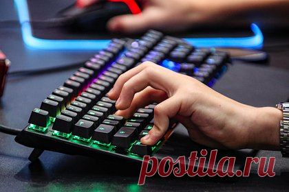 Уволенный за игру в компьютер на работе экономист отсудил у работодателя 580 тысяч рублей