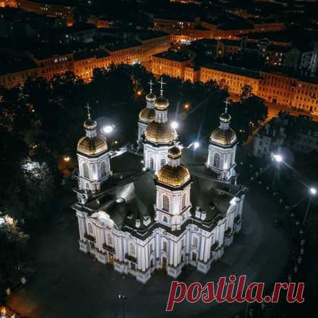 Ночь опустилась на Петербург 

Фото: nikitakits