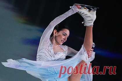 Медведева рассказала о сексуализации в фигурном катании. Двукратная чемпионка мира Евгения Медведева рассказала о сексуализации в фигурном катании. Она обратила внимание на то, что на турнирах выступает в прозрачной одежде. «Мы встаем жопой кверху в трусах. Даже какие-то мужчины-тренеры могут сказать типа: "Че, похудела? Че-то сиськи меньше стали"», — заявила она.