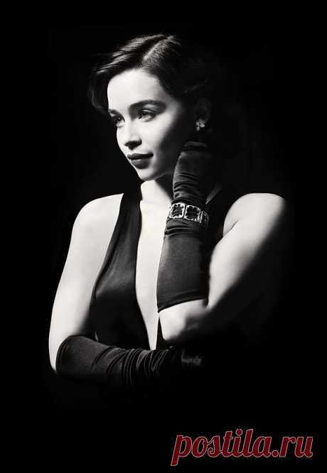 Эмилия Кларк (Emilia Clarke) в фотосессии для бродвейской постановки Breakfast at Tiffany’s (2012).