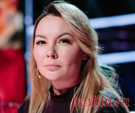 Татьяна Морозова довольна подарком мужа: звезда Камеди Вумен поделилась фото возле елки