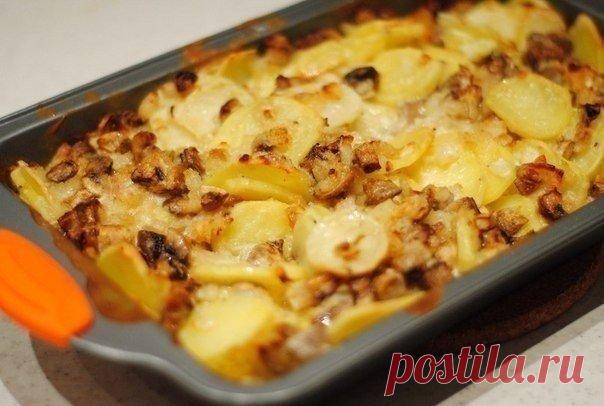 Шикарное блюда для посиделок — картофель с шампиньонами в сметане 

Объедение!




Ингредиенты:
шампиньоныкартофельлукмукасметанаоливковое маслосоль,перец
Приготовление:

Нарезаем картофель тонкими кружочками.Лук нарезаем мелко, обжариваем на оливковом масле, остужа…