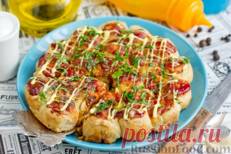 Рецепт: Слоёный пирог "Хот-дог" с сосисками и сыром на RussianFood.com