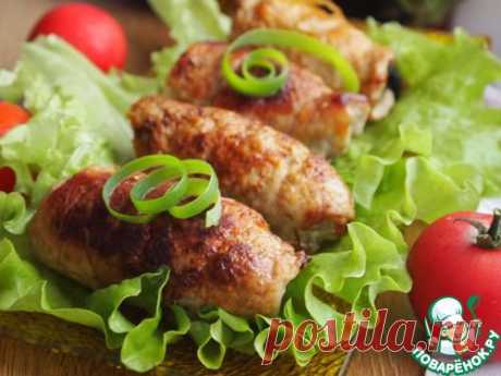 Мясные рулетики с баклажанами и солеными огурчиками.