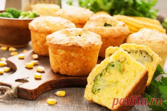 Маффины с брокколи Брокколи часто называют королевой среди капуст. И неудивительно, даже если содержание не соответствовало бы столь нарядной форме, затейливое имя подсказало бы какое-нибудь красивое сравнение. Ой, не ту капусту назвали цветной! Название красавицы брокколи произошло от итальянского brocco, что...