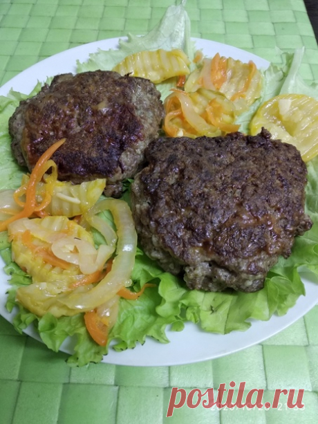 ПЕЧЕНОЧНО-ГОВЯЖЬИ КОТЛЕТЫ
Необычное оригинальное решение! Счастье КЕТОза.
В состав таких котлет входит все самое необходимое - печень куриная, говядина, сало и яйцо.

Просты в приготовлении, сочные и очень вкусные.
300 г. говядина
300 г. печень куриная
150-160 г сало свиное
1 яйцо
Лук репчатый - 1 шт. 50 г.
Соль, перец черный по вкусу
Чеснок - 2-3 зубца

На 100 г. Белки - 14,7 г. Жиры - 21,9 г. Углеводы - 1,15 г Ккал - 259

Все провернуть через мясорубку, добавить яйцо, со...