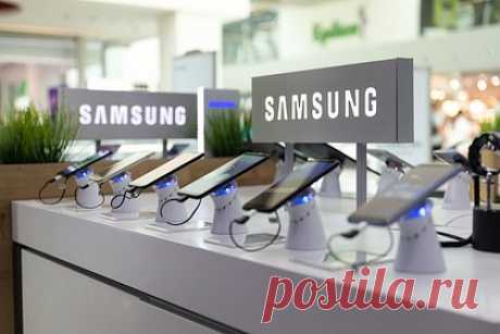 Раскрыты характеристики Samsung Galaxy S23. Известный инсайдер Дохен Ким раскрыл все характеристики новых флагманских смартфонов Samsung. Согласно отчету Кима, в линейку телефонов Samsung войдут три аппарата — Galaxy S23, Galaxy S23+ и Galaxy S23 Ultra. Все аппараты получат AMOLED-дисплей, процессор Snapdragon 8 Gen 2, от 8 гигабайт оперативной памяти.
