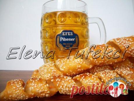 Кудряшки с кунжутом к пиву (МК от Елены) кунжутные спиральки закуска к пиву слоеное тесто приготовление мастер-класс читать онлайн