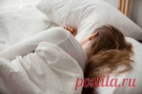 Почему опасно дышать ртом во сне? Привычка дышать ртом во сне может привести к ожирению, деменции, артриту и даже некоторым формам рака, заявил врач общей практики и исследователь из Бристольского университета Дэн Баумгардт, материал из Daily Mail перевел aif.ru.