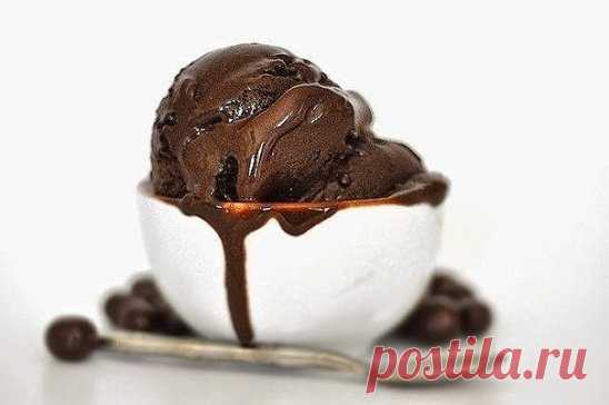 25 рецептов наивкуснейшего десерта:
1. Шоколадное джелато
2. Пудинг
3. Сметанное желе с бананами
4. Домашнее натуральное мандариновое мороженое
5. Волшебный флан
6. Горячий шоколад с ромом
7. Десерт из творога и ягод 
8. Десерт 