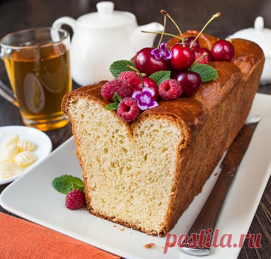 Бриошь буханка на Вкусном Блоге Думаю, о бриоши слышали многие. Это сдобная французская булочка, которая многим знакома в форме маленького кекса с каплей-кругляшком сверху. Сегодня я предлагаю испечь более крупную форму – бриошь в виде буханки, состоящей из нескольких шариков теста. Бриошь очень вкусна в свежем виде просто с холодным молоком. А если намазать ее…