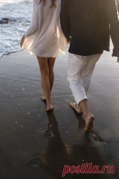 У меня есть мужчина, с которым спокойно.... С которым упасть и подняться не больно... С которым ничто в этой жизни не страшно, с которым всё просто, с которым всё важно!